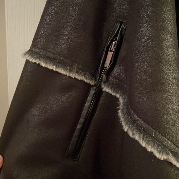 Suede and Sherpa vest - Picture 4 of 6